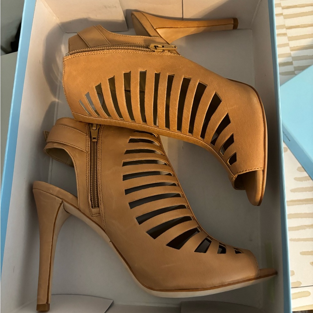 Antonio Melani Heels